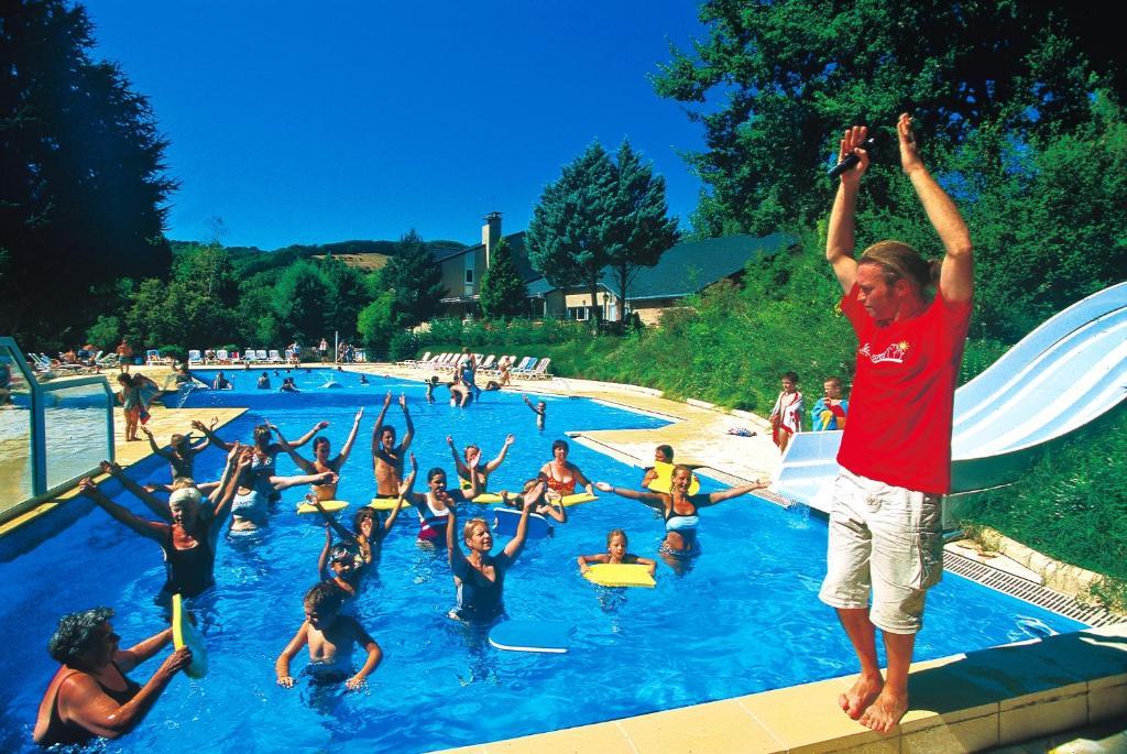 Camping Paradis Marmotel Saint-Geniez-dʼOlt Екстериор снимка