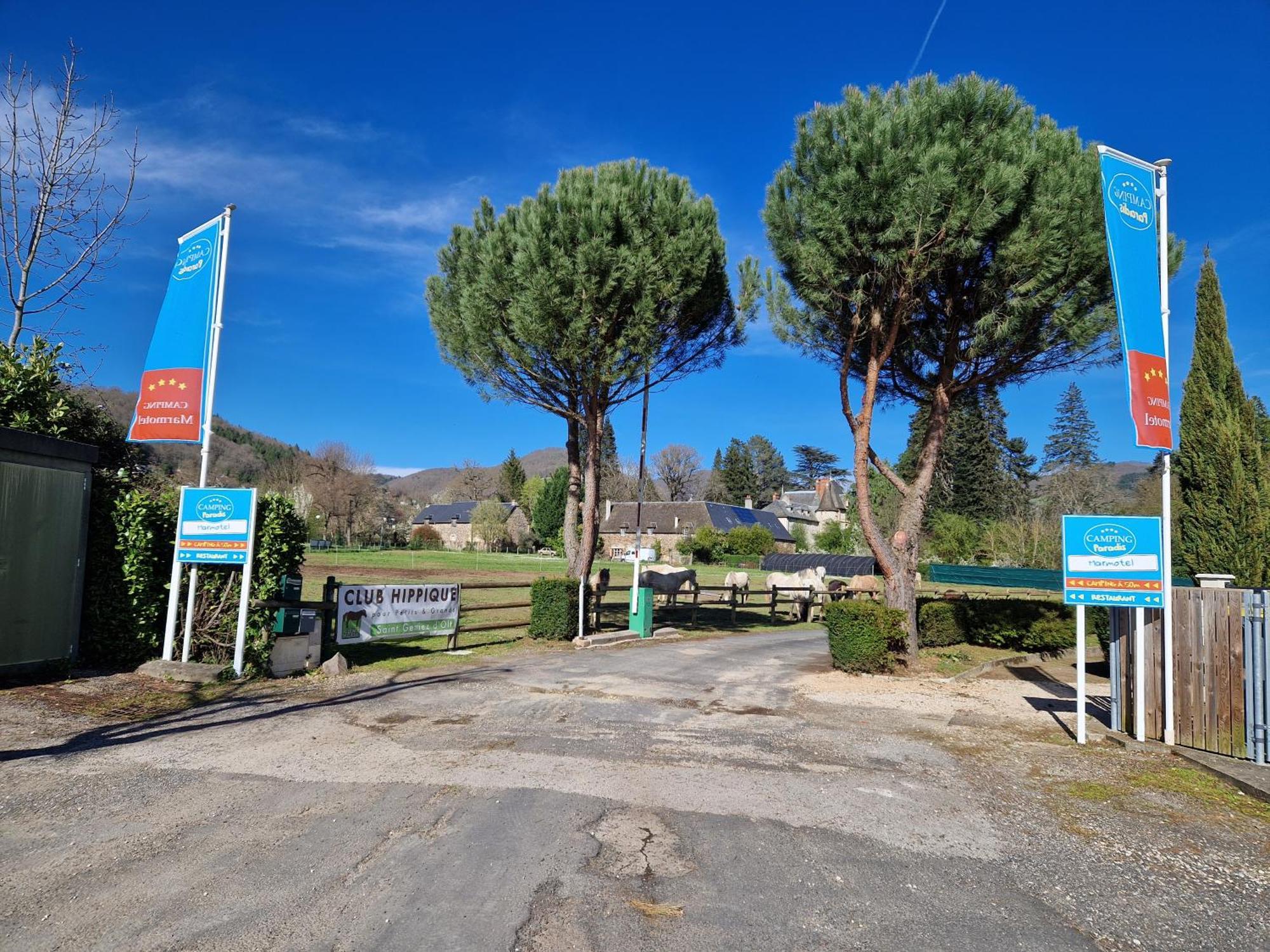 Camping Paradis Marmotel Saint-Geniez-dʼOlt Екстериор снимка