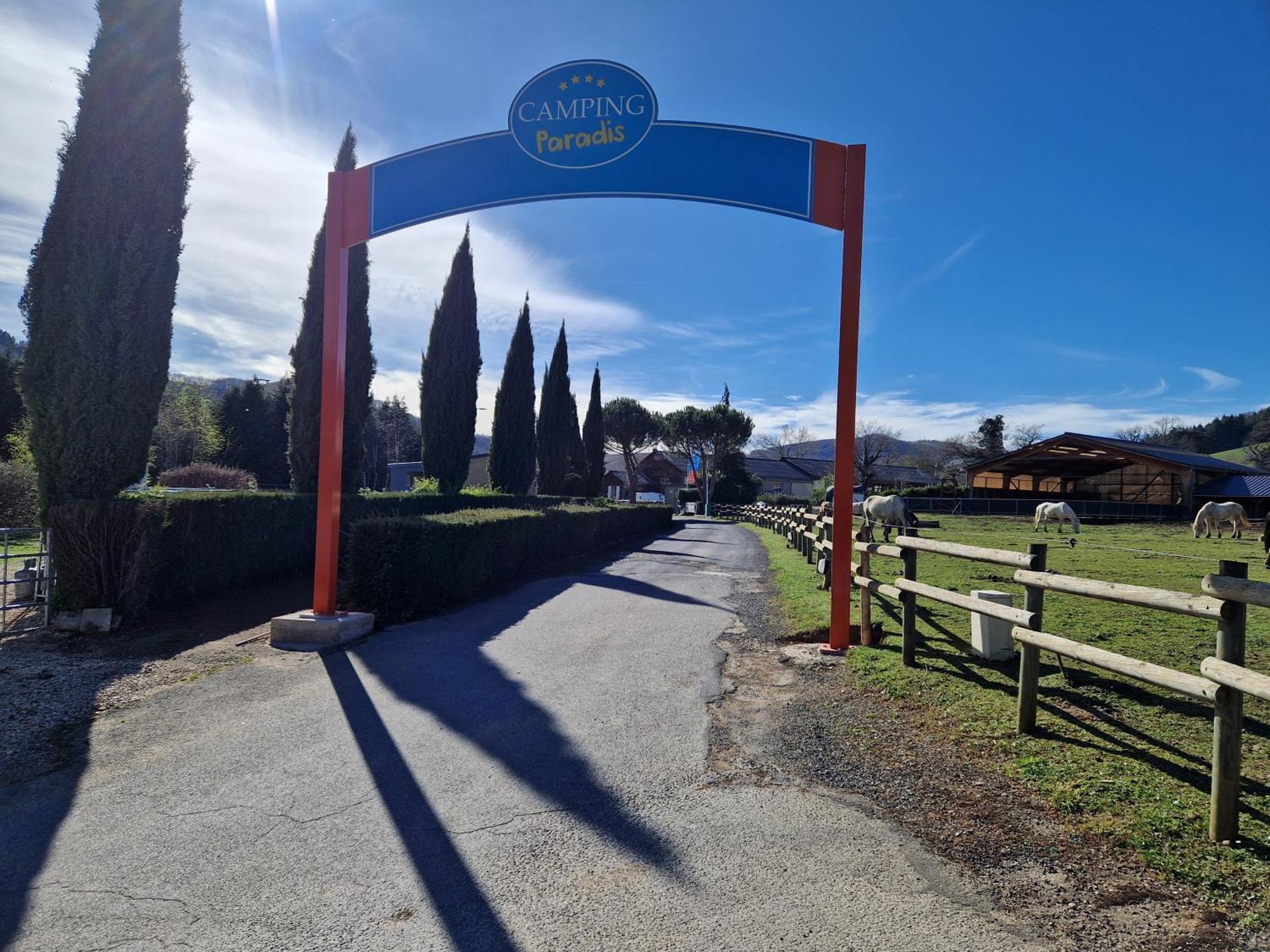 Camping Paradis Marmotel Saint-Geniez-dʼOlt Екстериор снимка